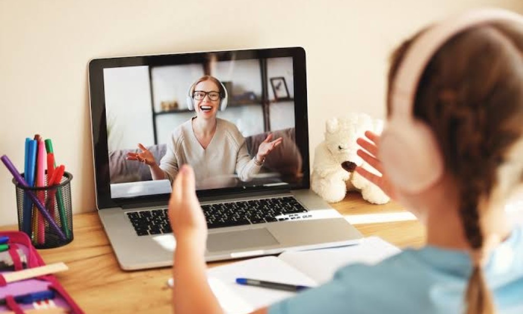 EARNING THROUGH BLOGGING AND TUTORING