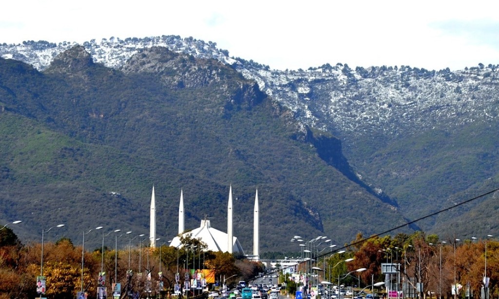 Explore the Four Seasons of Pakistan Spring, Summer, Autumn, and Winter