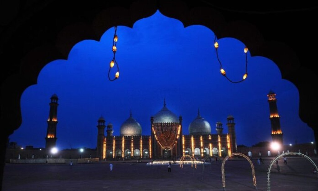 Celebrating Eid in Pakistan: A Festive Joy Filled with Traditions and Togetherness
