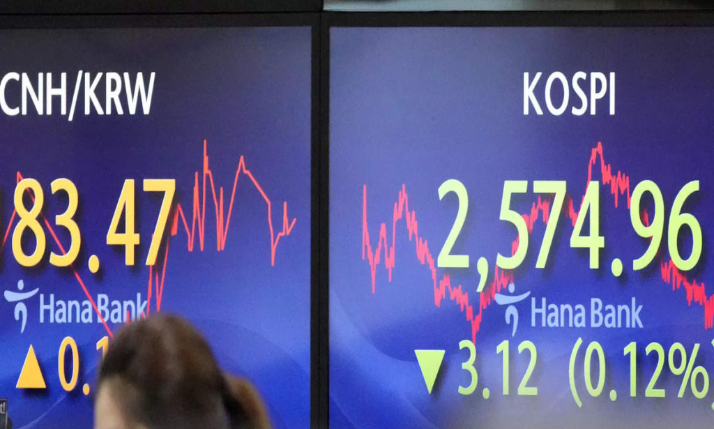 China stocks hover near five-year low on weak sentiment