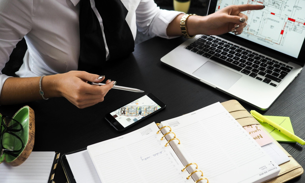 Exploring the Land Scene: A Complete Aide for Purchasers and Venders"