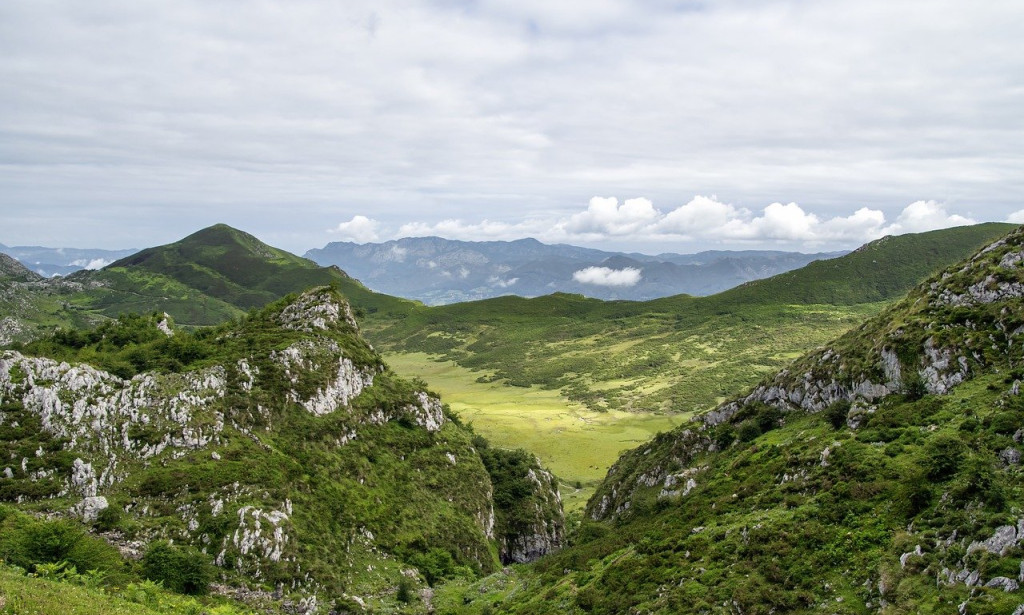 **Investigating the World: An Excursion Through Tourism**Investigating the World: An Excursion Through Tourism**