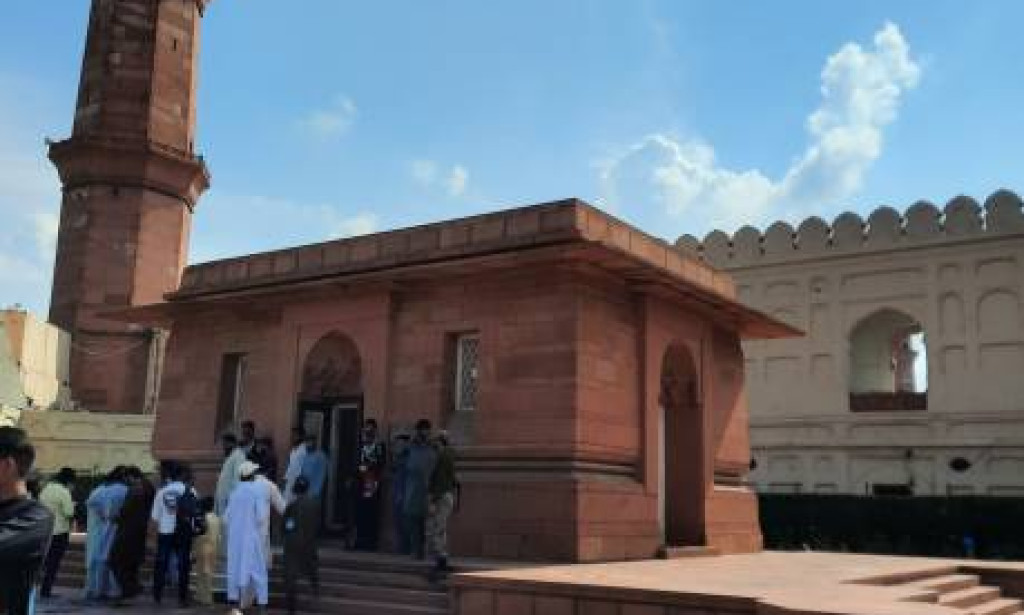 **Allamah Iqbal's Magnum Opus: Bang-e-Dara**A famous Allamah Iqbal book