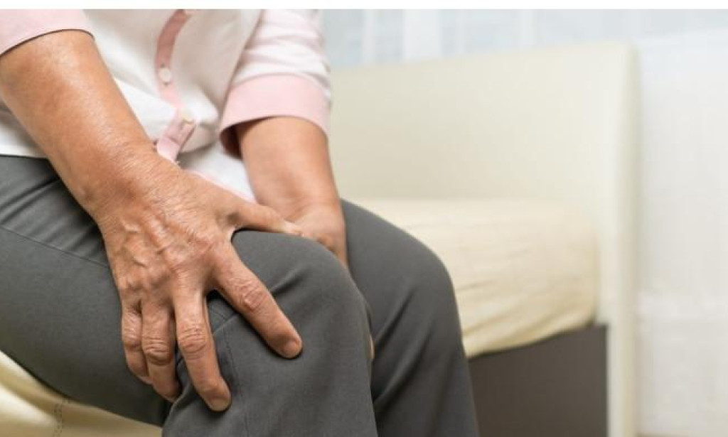 *Easy Remedies to Relieve Knee Pain*    The knees, as the largest joint in your body, play a very important role. Therefore, knee pain is a common complaint among people of all ages.