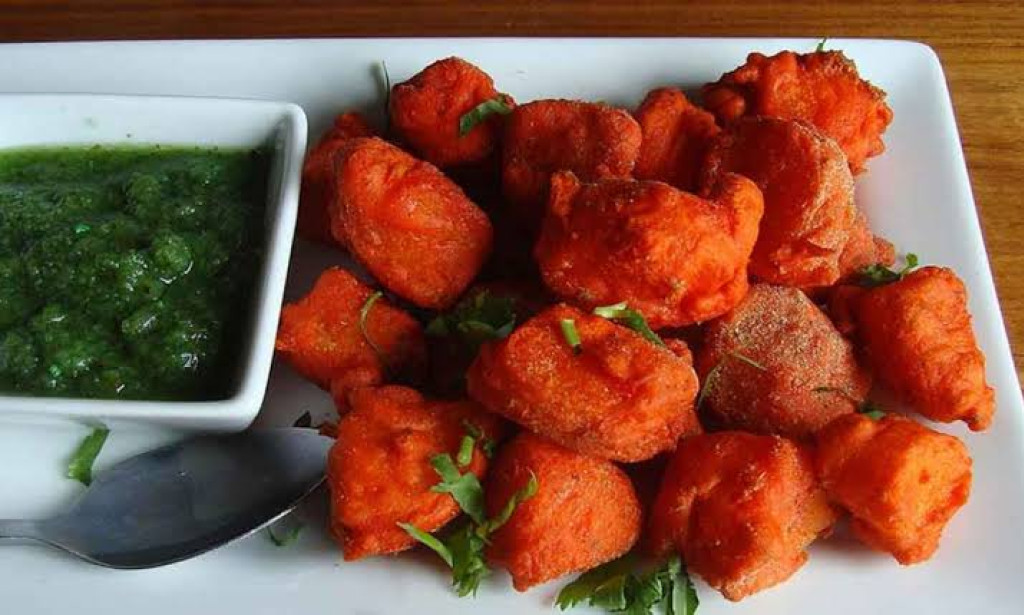 Exploring the Delicious World of Pakoras: Onion, fish, palak, bread, paneer pakora:A Culinary Journey: