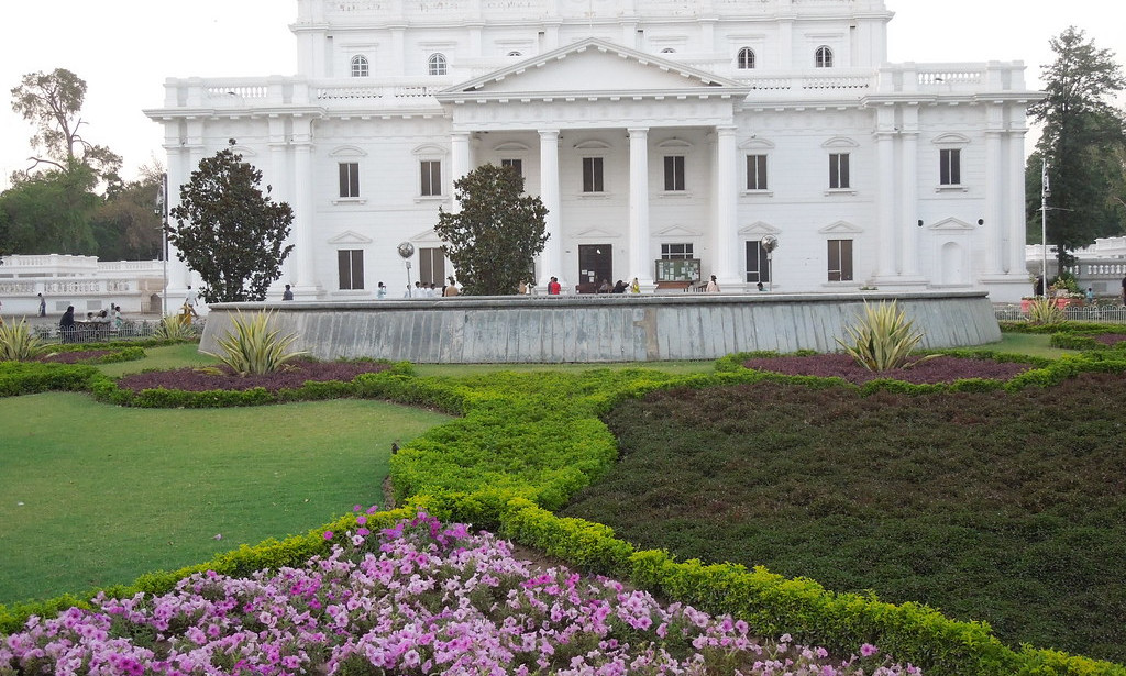 Bagh-e-Jinnah: The Tranquil Oasis Amidst Urban Chaos**A beautiful garden
