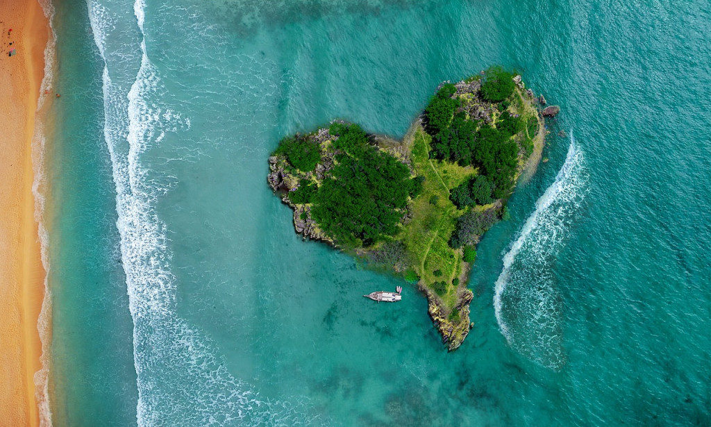 The Ascent of Experience The travel industry: Embracing Rushes and Exploration**