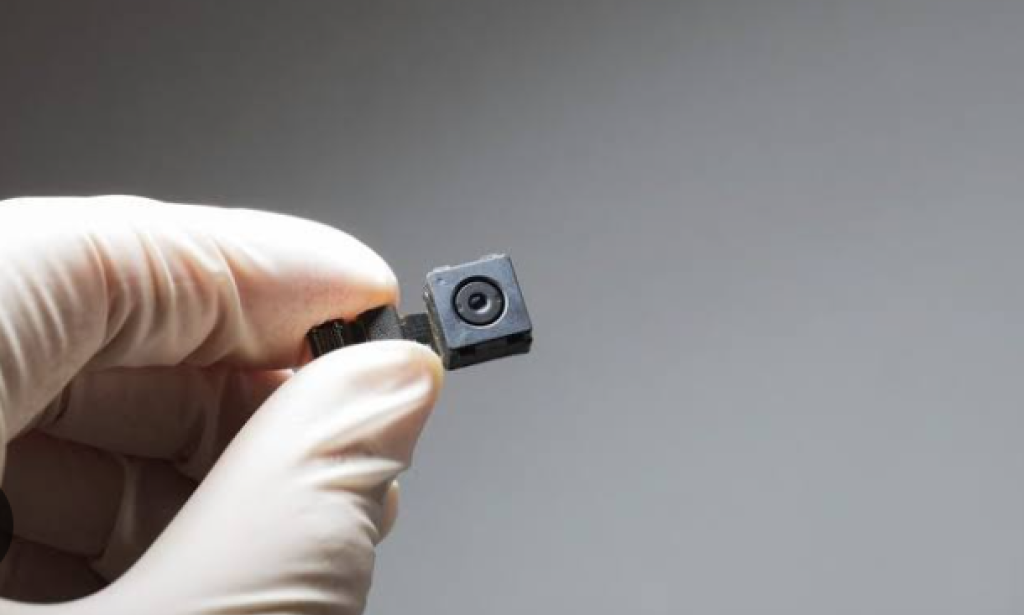 This young man from Africa came for Hajj this time and stood in front of Roza Sharif and saw the Roza with tears in his eyes.