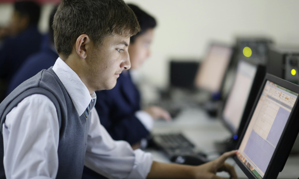 A Comprehensive Review of The Pakistani Education System: Understanding the Pakistani Education System.