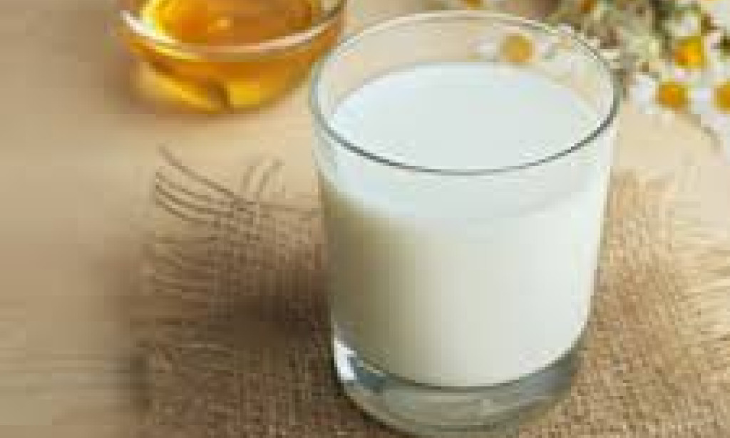 Honey ek natural ingredient hai jo apke skin ke liye bohot faydemand hai. Yeh apke skin ko nourish karta hai, apke skin ko hydrate karta hai, aur apke skin ko saaf aur sundar banana ke liye