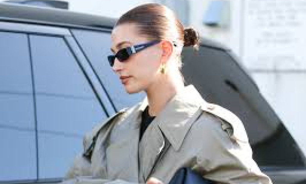 Slicked-Back Bun Trend Linked to Hair Loss, Experts Warn alternating styles