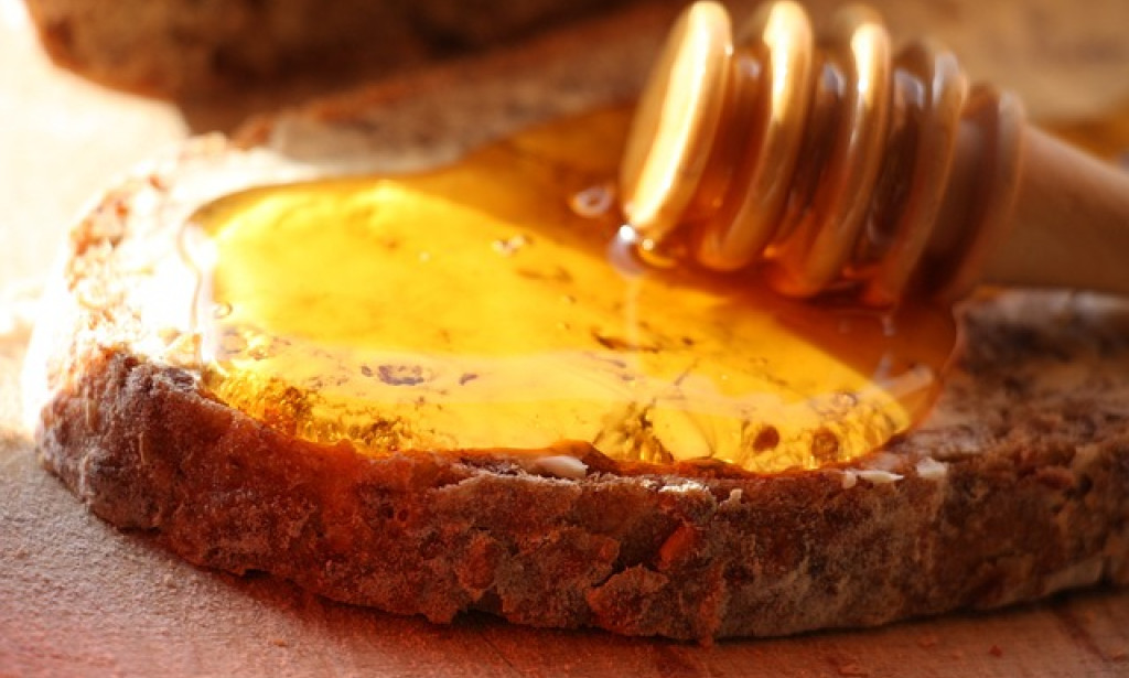 The Skin Benefits of Honey: Nature's Hydrating Secret powerhouse for the skin