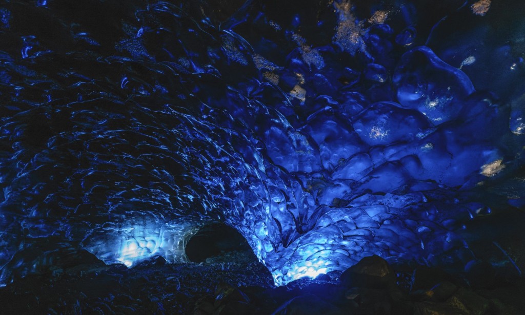 The World of Xyphera Xyphera is a world suspended between the fabric of reality and dreams. It is a land where the sky ripples like water, shifting between hues of emerald and indigo, and