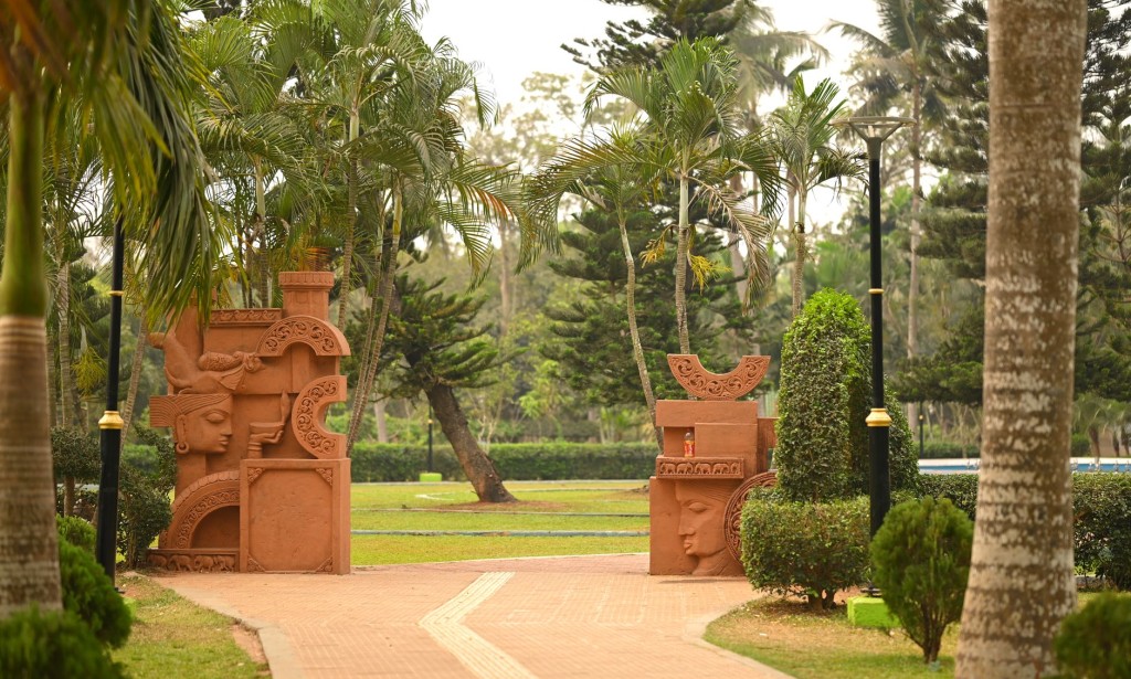Bagh-e-Jinnah: The Tranquil Oasis Amidst Urban ChaosA beautiful garden
