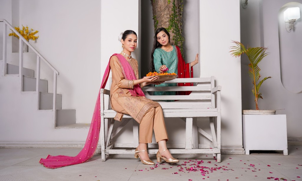 Clothes from Pakistan: Complete Guide to Pakistani Fashion, Brands & Shopping