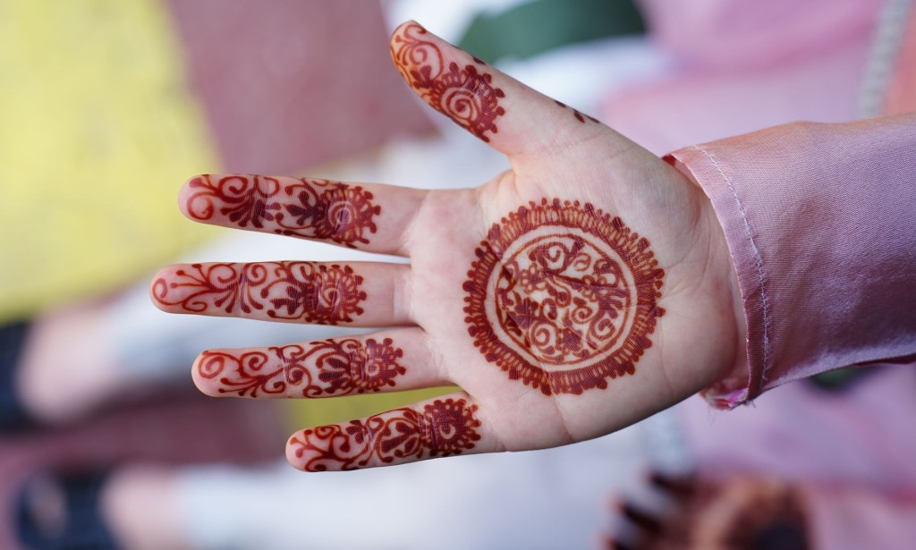 Mehndi Design Tikki 2026: Beautiful Round & Mandala Patterns for Palms