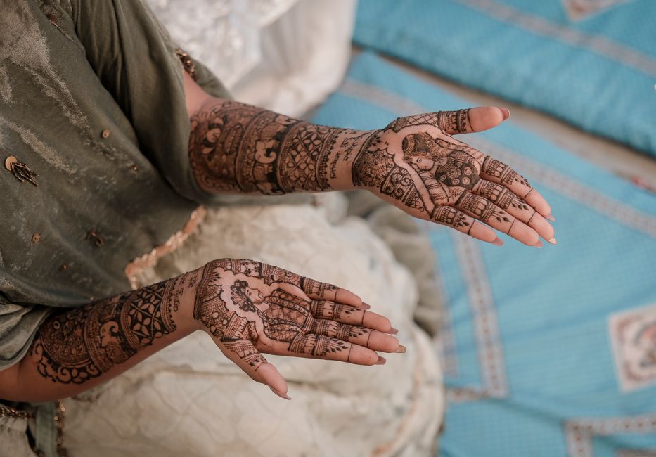 Why Choose Simple Mehndi Designs?