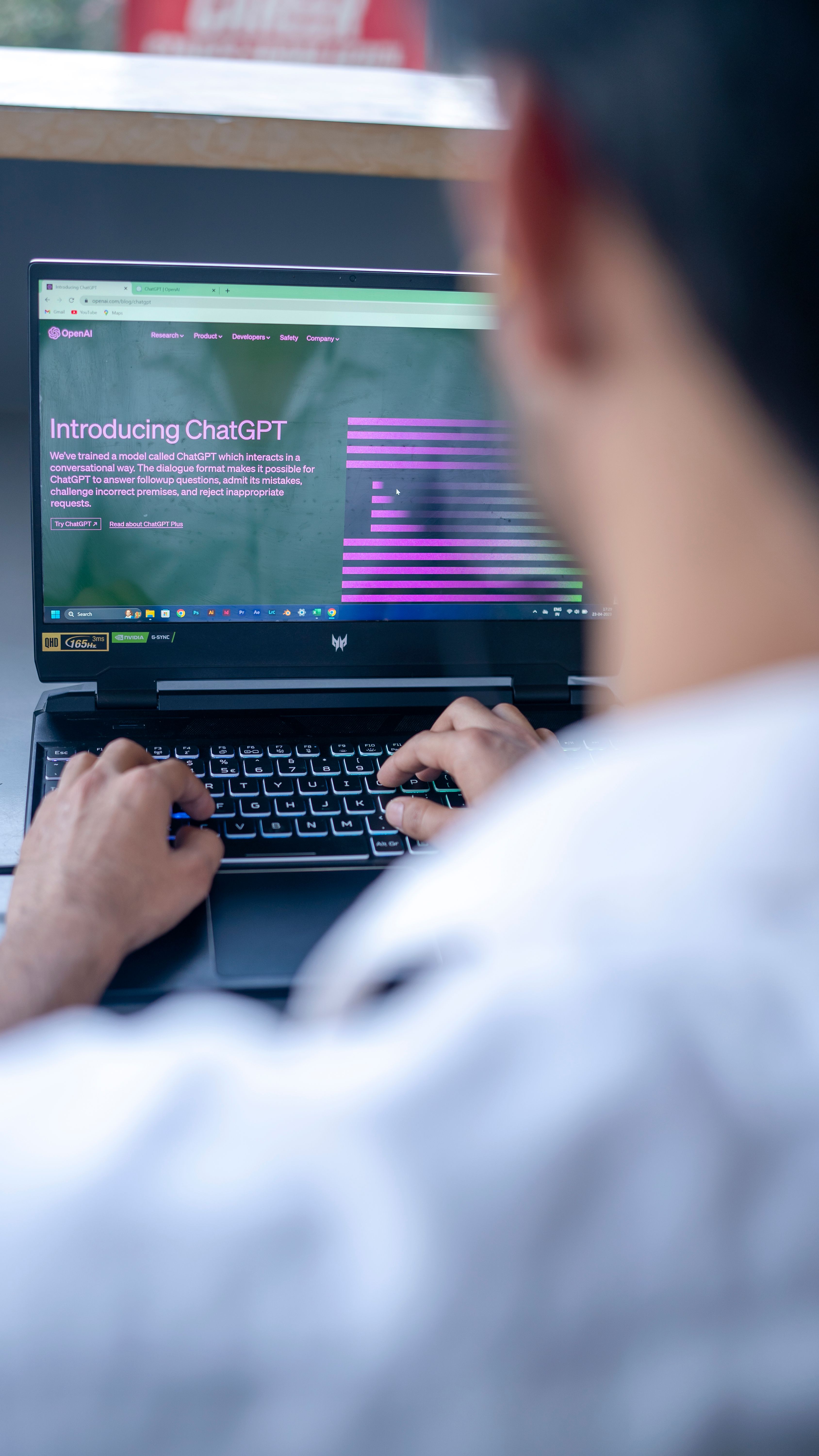 A person using a laptop, representing how technology and artificial intelligence are changing the way we learn and work.
