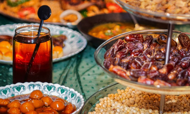 Governor Kamran Tessori Announces Free Sehri and Iftar for All in Ramadan 2025   In a significant and heartwarming initiative, the Governor of Sindh, Kamran Tessori, has announced that free