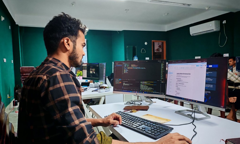 The Rise of Pakistan’s Tech Industry: A Bright Future Ahead   Pakistan’s technology industry has been growing rapidly over the past decade, making significant contributions to the economy an