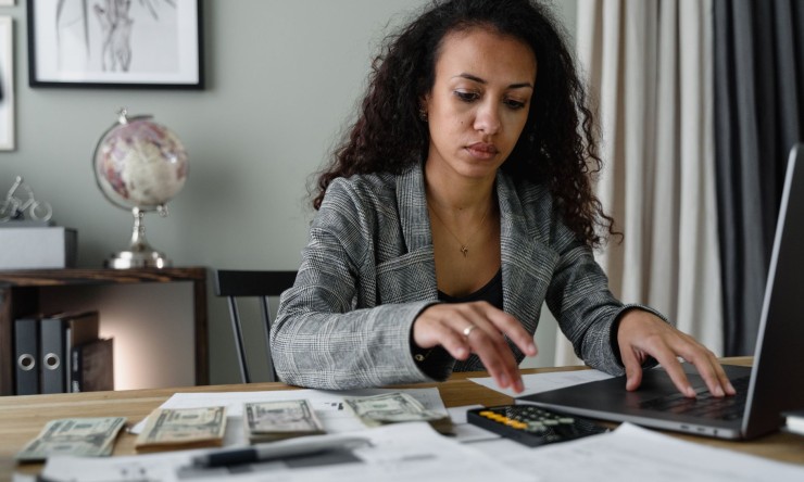"Best Budgeting Tips for Young Professionals in 2025."your financial journey.