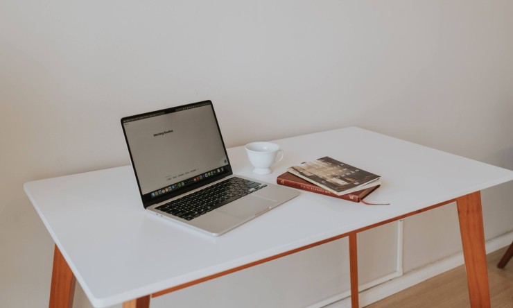 Simplify and Succeed: Minimalism and Focus from Steve Jobs