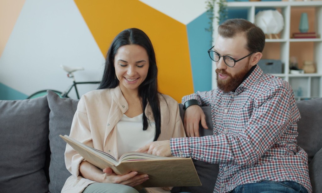 The Intersection of Dating and Printing: Personalized Expressions in Modern Romance