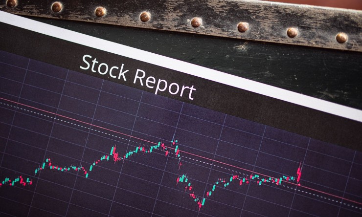 China stocks hover near five-year low on weak sentiment