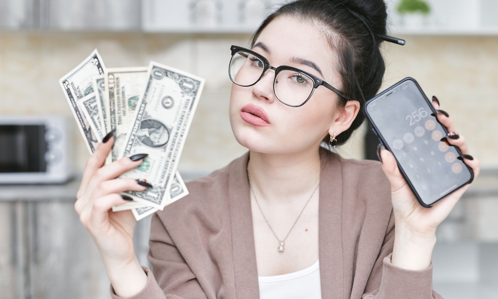 "Smart Investing in 2025: Where to Start With $100"and investing wisely.
