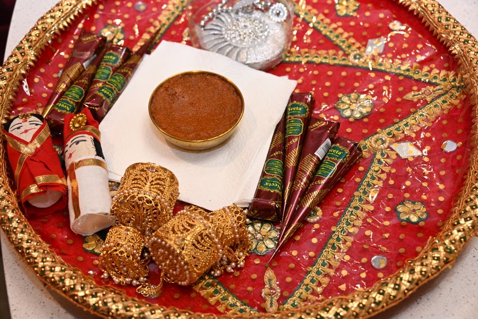 Essential Tools for Mehndi Application