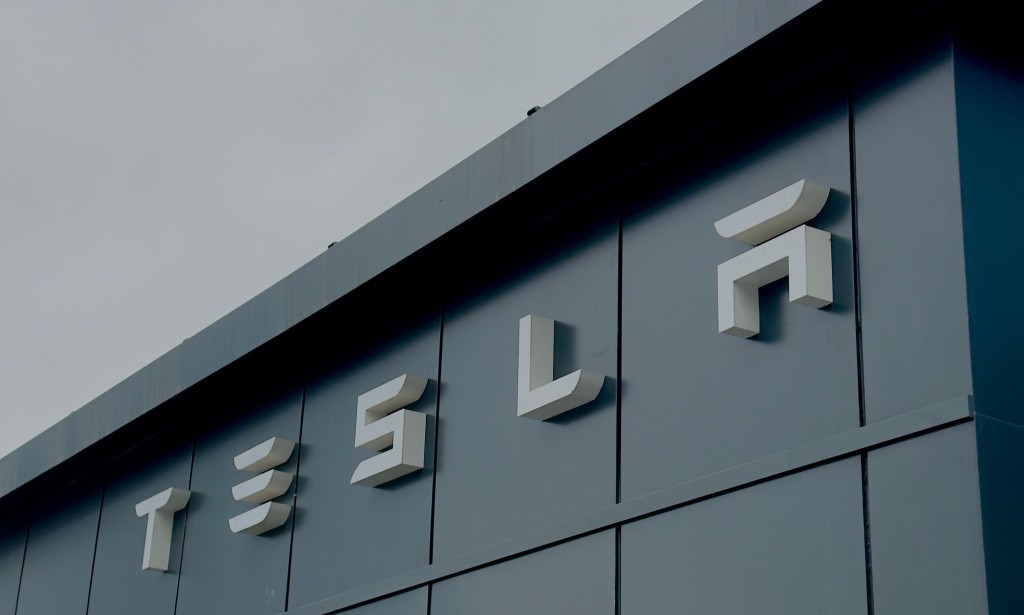 Tesla’s New Roadster: Features, Technology and Future