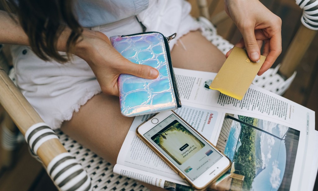 Advantages and Disadvantages of Online shopping