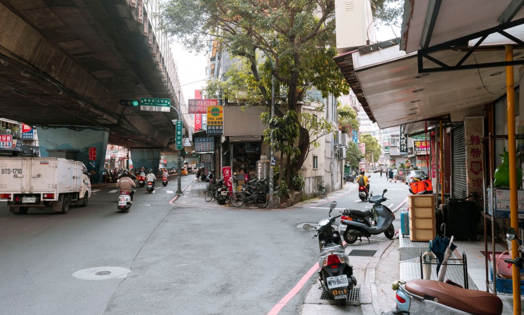 The challenges and opportunities of urbanization in developing countries