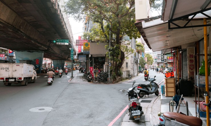 The challenges and opportunities of urbanization in developing countries