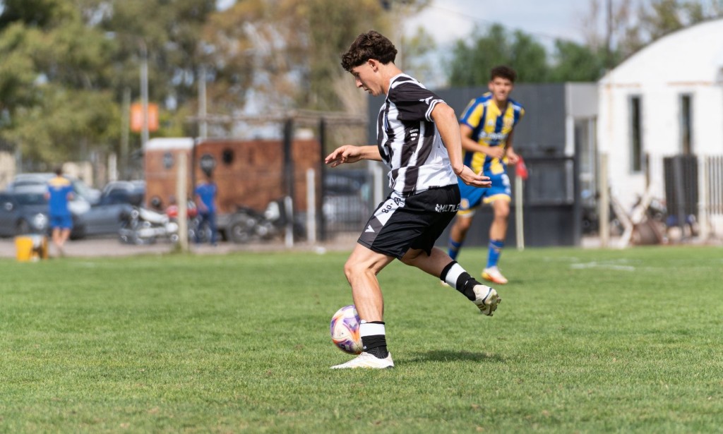 Step-by-Step Soccer Moves: Master Football Techniques advanced skills.