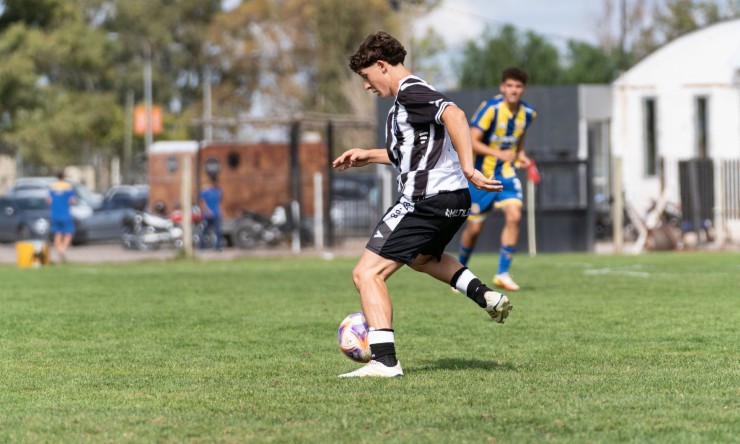 Step-by-Step Soccer Moves: Master Football Techniques advanced skills.