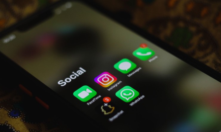 Advantages and Disadvantages of using Instagram