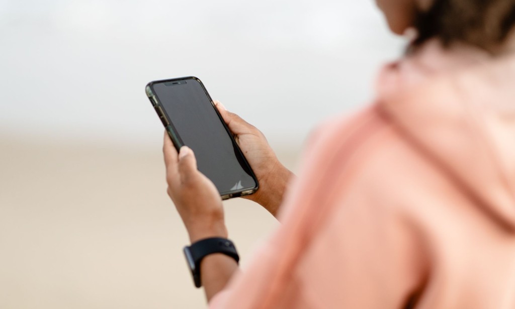 The impact of social media on mental health and strategies to minimize negative effects.