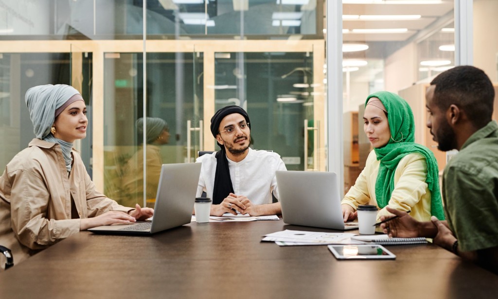 Joining the Online Business Club: Networking and Growth Opportunities