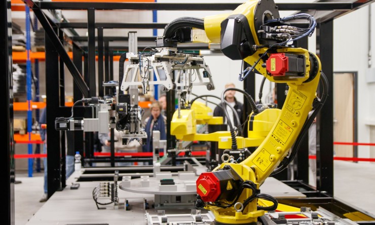 Revolutionizing Industry: The Impact of Robotics on Manufacturing Efficiency