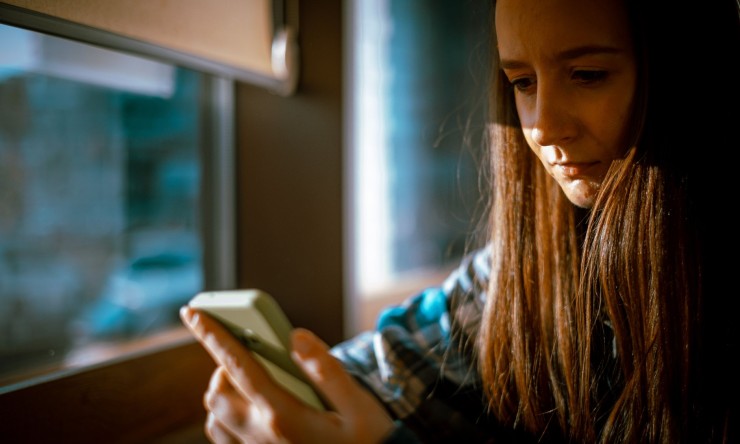 The Impact of Excessive Social Media Use on Self-perception