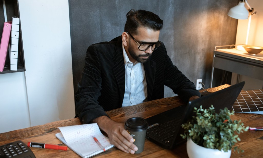Navigating the Early Challenges: A Guide for First-time Entrepreneurs