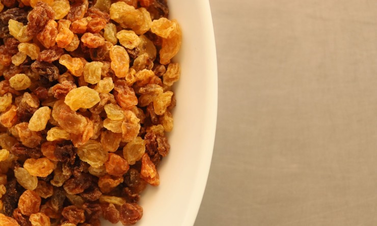 9 Benefits of Consuming Soaked Raisins in Winter In Pakistan, more people are eating soaked raisins to stay healthy in winter.
